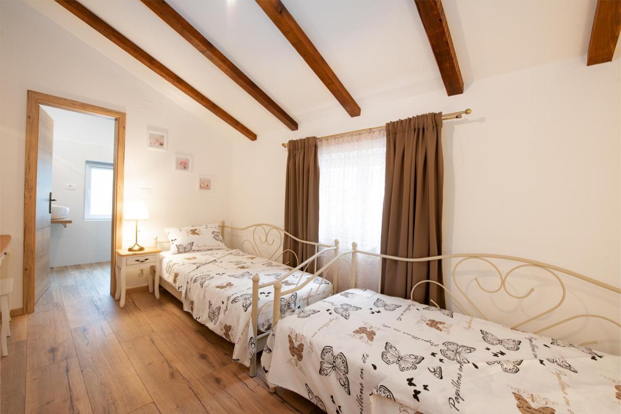 Kuca Za Odmor Villa Jurdani Exteriör bild