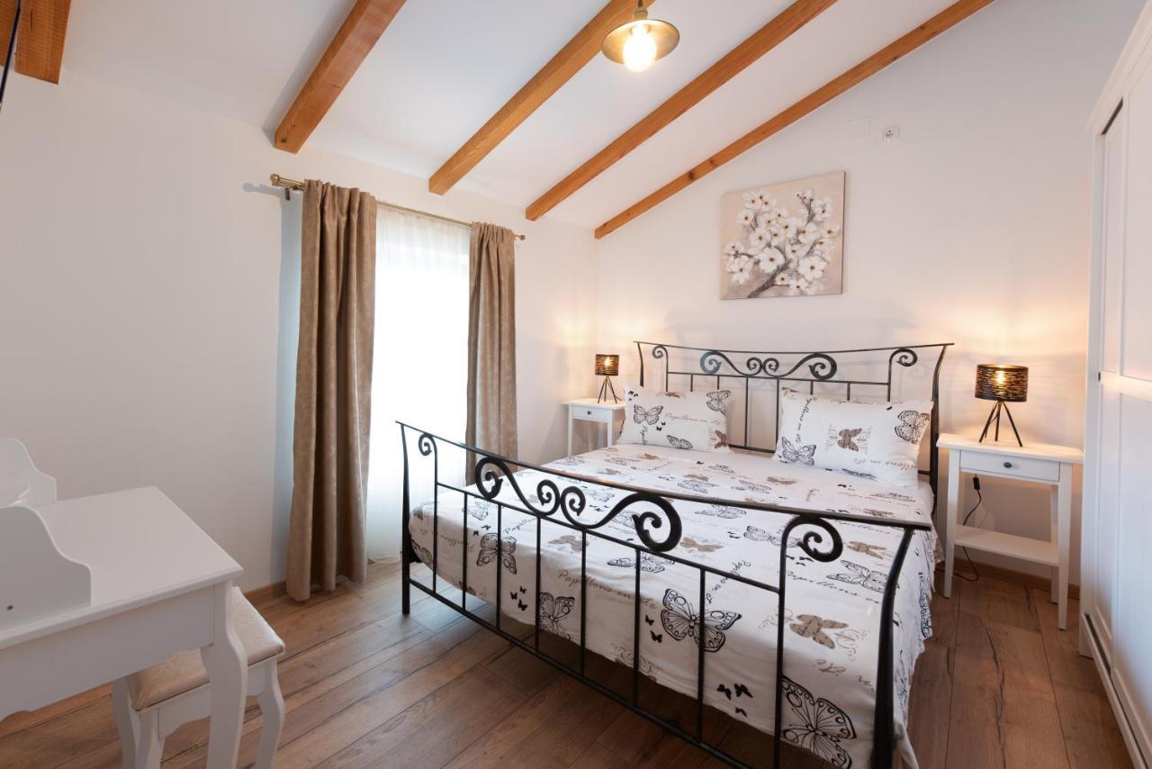 Kuca Za Odmor Villa Jurdani Exteriör bild